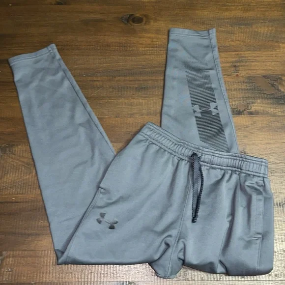 Excellent used condition Under Armour tapered boys’ joggers - Picture 4 of 5